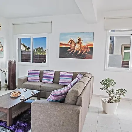 Holiday home In Mit Privatem Parkplatz Protaras